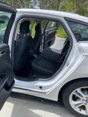 White 2018 Ford Fusion SE