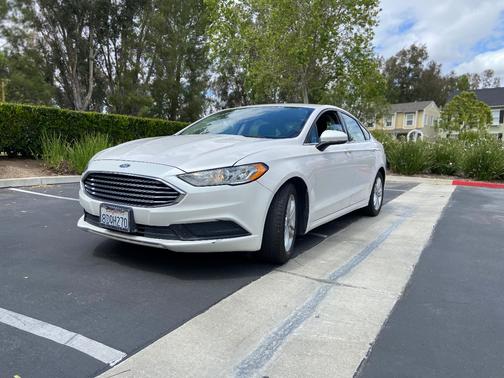 White 2018 Ford Fusion SE