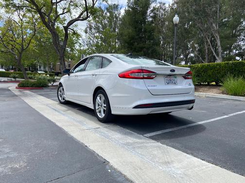 White 2018 Ford Fusion SE
