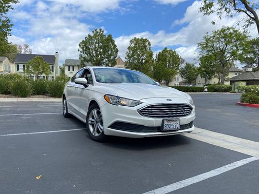 White 2018 Ford Fusion SE