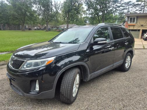 Black 2015 Kia Sorento LX