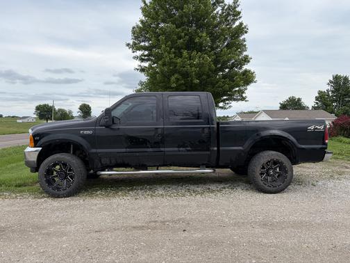 Black 2001 Ford F-250 Lariat Crew Cab Super Duty