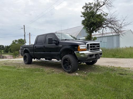 Black 2001 Ford F-250 Lariat Crew Cab Super Duty