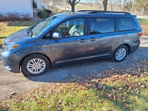2017 Toyota Sienna XLE