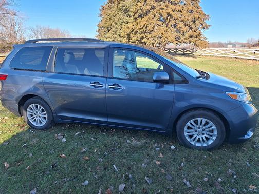 2017 Toyota Sienna XLE