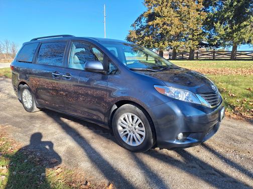 2017 Toyota Sienna XLE