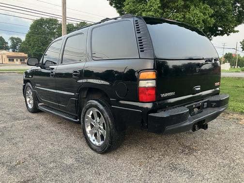 Black 2004 GMC Yukon Denali