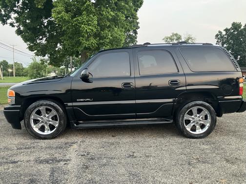 Black 2004 GMC Yukon Denali