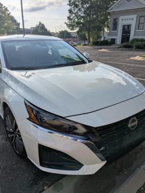 White 2024 Nissan Altima 2.5 SV