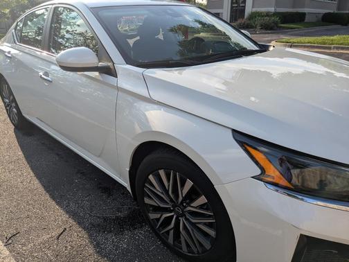White 2024 Nissan Altima 2.5 SV