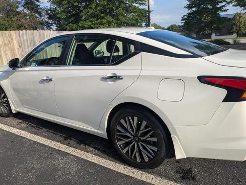White 2024 Nissan Altima 2.5 SV