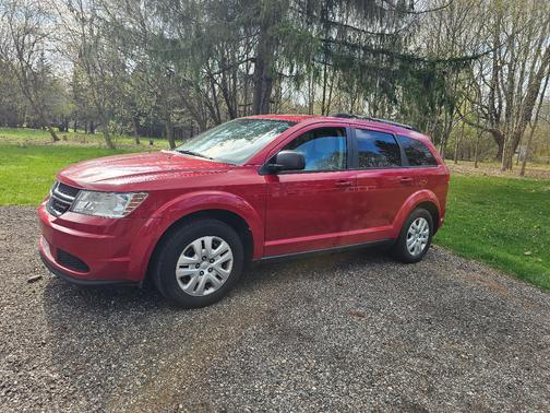 Red 2017 Dodge Journey SE