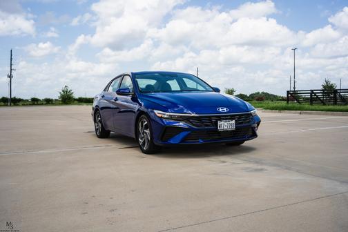 2025 Hyundai ELANTRA Limited