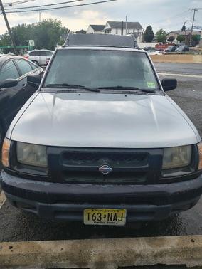 Silver 2001 Nissan Xterra XE 4WD