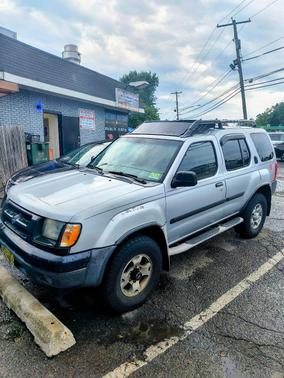 Silver 2001 Nissan Xterra XE 4WD