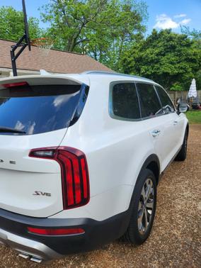 White 2020 Kia Telluride S