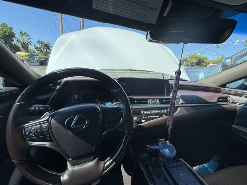 2019 Lexus ES 300h Luxury