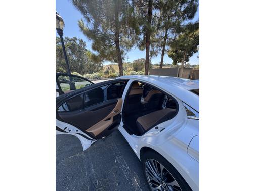 2019 Lexus ES 300h Luxury