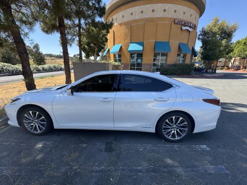 2019 Lexus ES 300h Luxury
