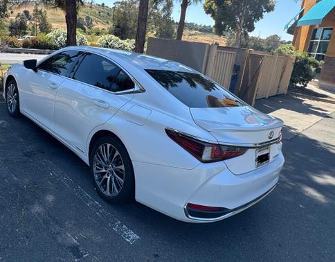2019 Lexus ES 300h Luxury