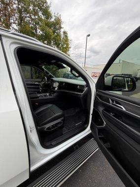 White 2022 Jeep Wagoneer Series III