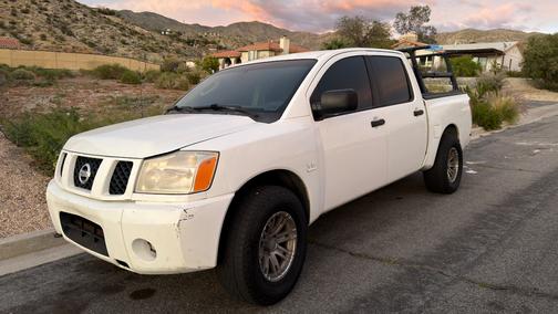 2004 Nissan Titan XE Crew Cab