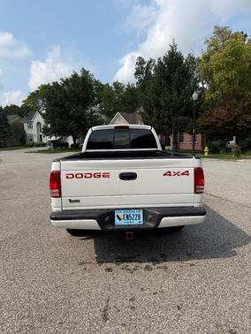 White 1999 Dodge Dakota Sport