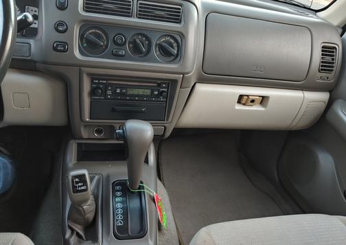 2003 Mitsubishi Montero Sport XLS