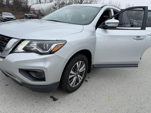 2020 Nissan Pathfinder S