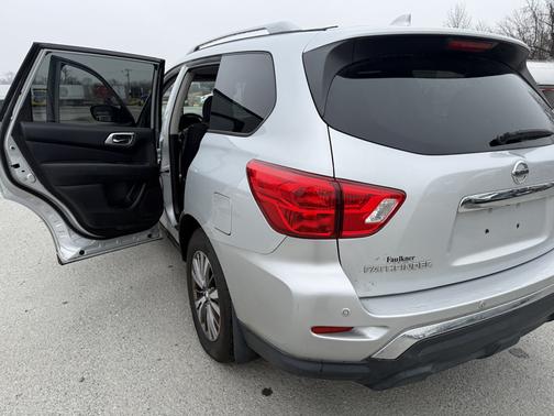 2020 Nissan Pathfinder S