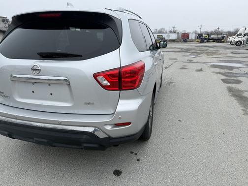 2020 Nissan Pathfinder S