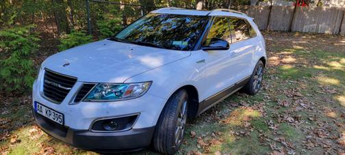 White 2011 Saab 9-4X Aero