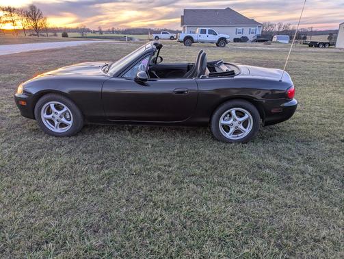 2002 Mazda MX-5 Miata Base