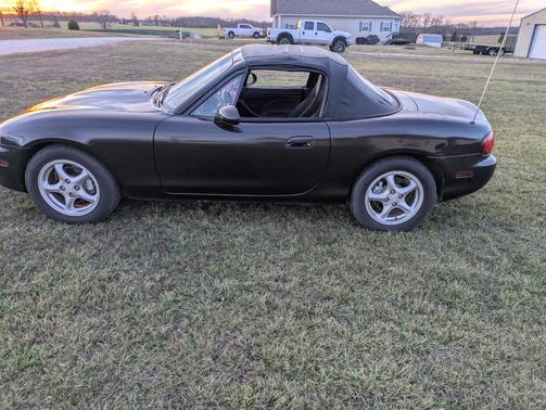 2002 Mazda MX-5 Miata Base