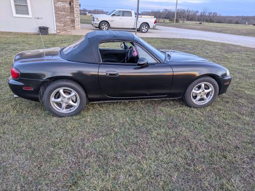 2002 Mazda MX-5 Miata Base