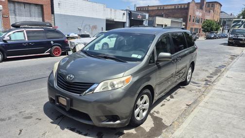 2012 Toyota Sienna LE