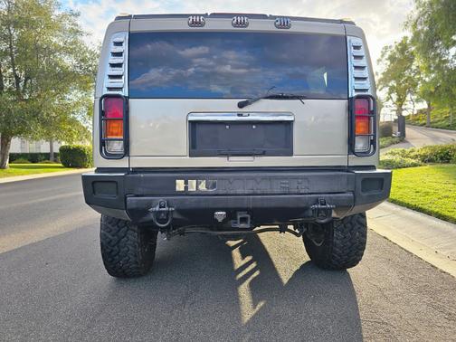 Beige 2003 Hummer H2 Base