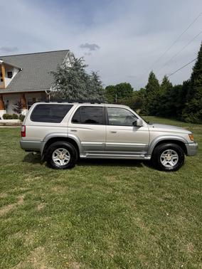 Beige 2000 Toyota 4Runner Limited 4WD