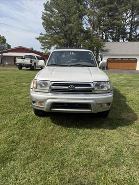 Beige 2000 Toyota 4Runner Limited 4WD