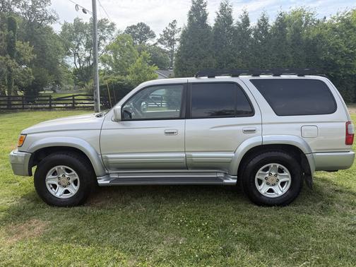 Beige 2000 Toyota 4Runner Limited 4WD