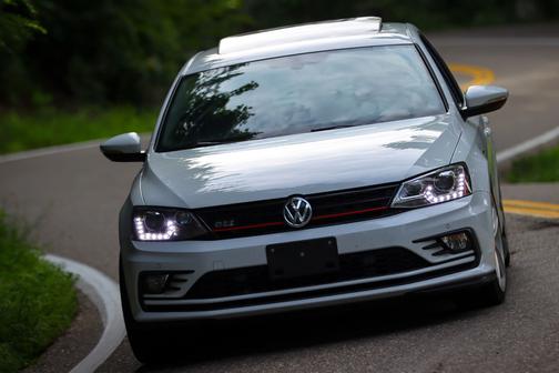 White 2017 Volkswagen Jetta GLI