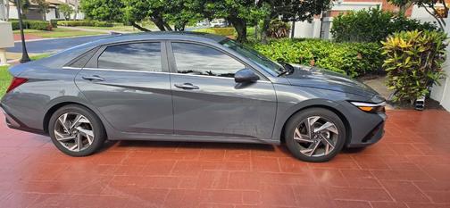 Green 2024 Hyundai ELANTRA SEL