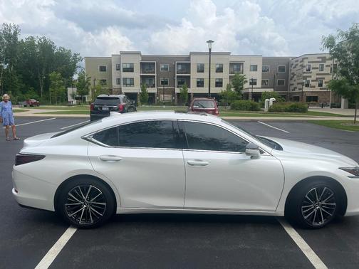 White 2025 Lexus ES 350 Base