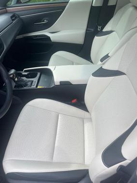 White 2025 Lexus ES 350 Base