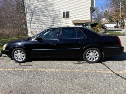 2010 Cadillac DTS Base