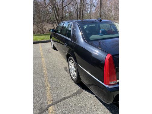 2010 Cadillac DTS Base
