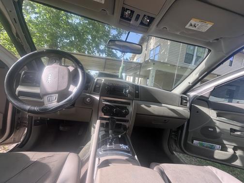 Silver 2007 Jeep Grand Cherokee Laredo