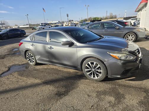 Gray 2017 Nissan Altima 2.5 SV