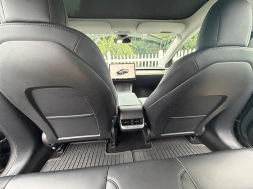 Gray 2023 Tesla Model 3 Long Range