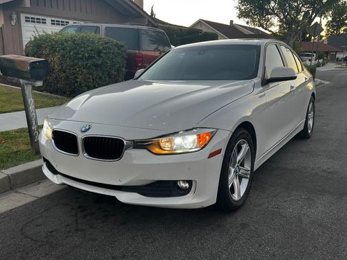 White 2015 BMW 320 i
